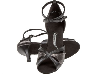 Due to the shape, this dance shoe is also suitable for wider feet.